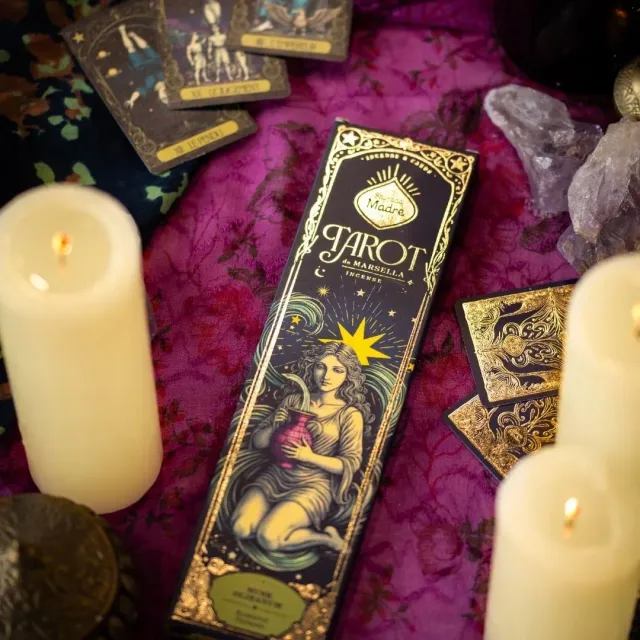 Sagrada Madre Tarot Marsella incenso