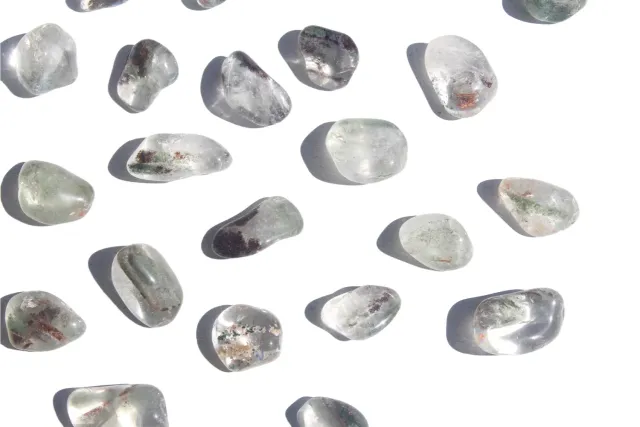 MoshCristais Lodolite Quartzo Xamã pedra rolada Pequena